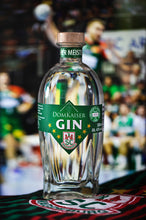 Lade das Bild in den Galerie-Viewer, Geschenk Set mit SCM Meister 2022 - Gin